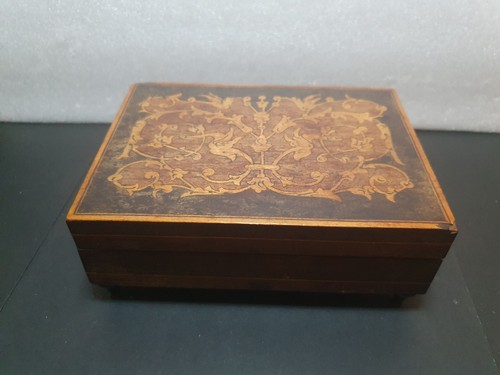 Sorrento ware music box swiss - ware,
